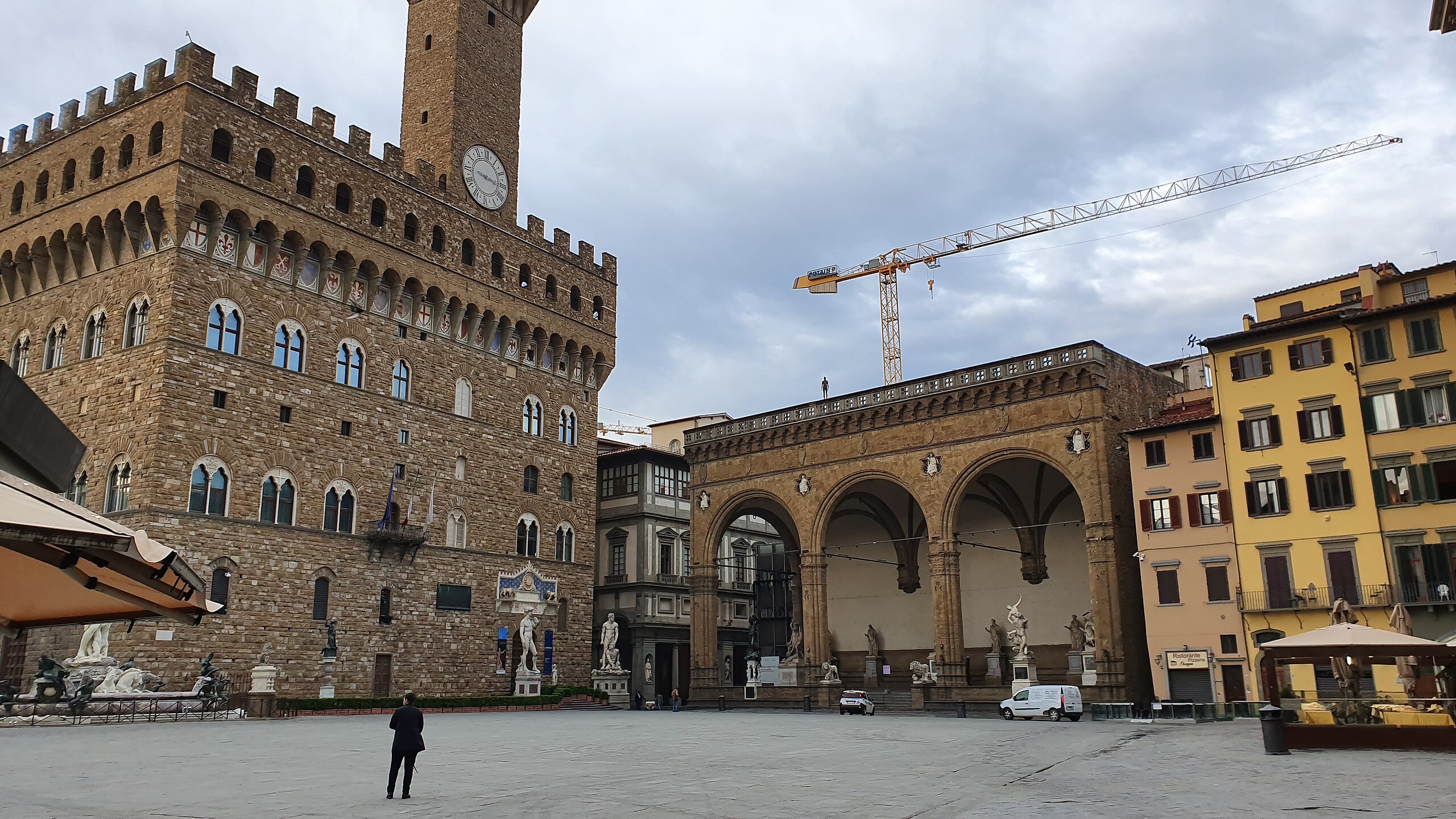 Thomas J Price, Piazza della Signoria'ya çağdaş sanat getiriyor