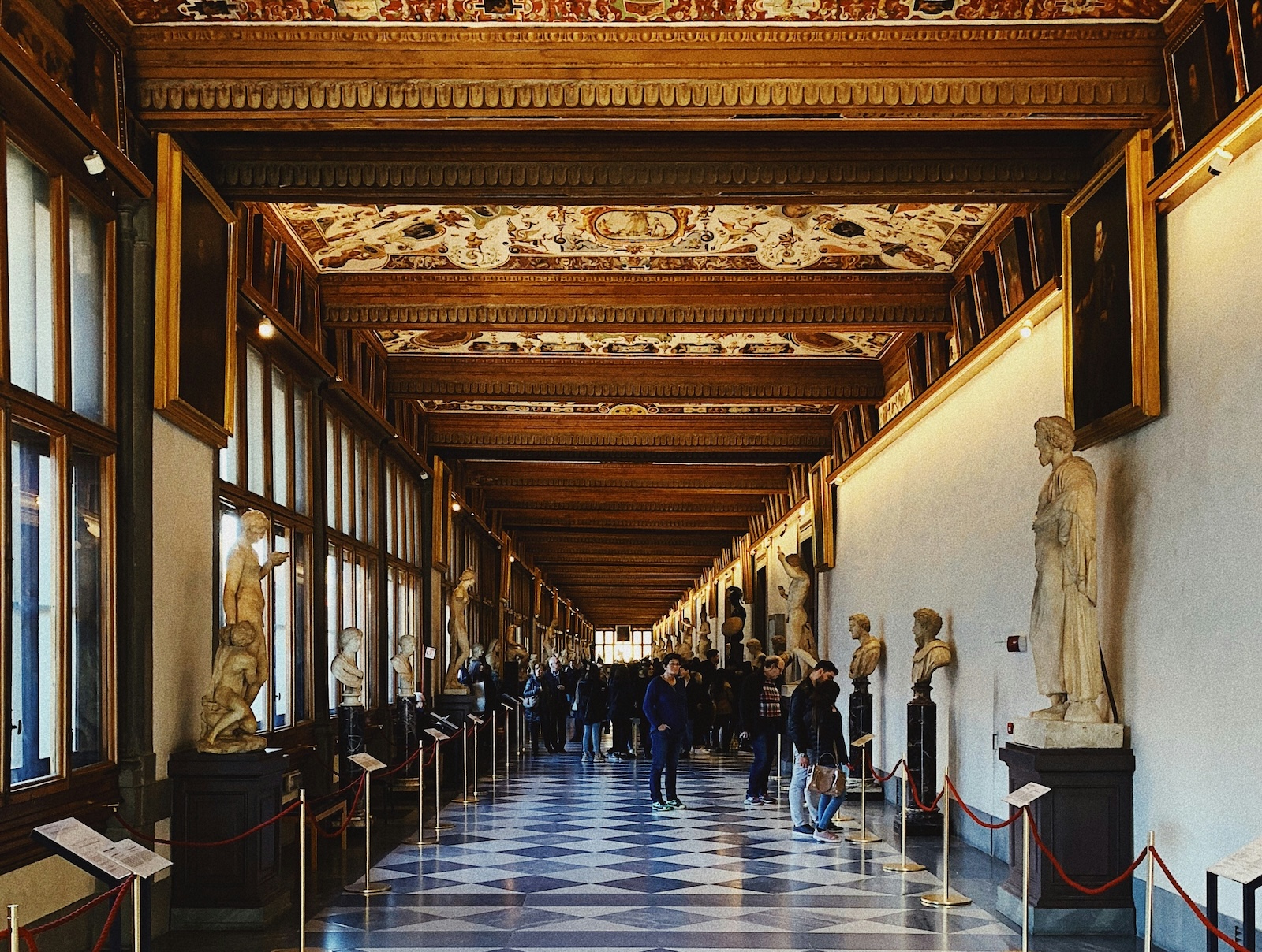 Selfie ile ilgili resim kazasından sonra Uffizi'de yeni engeller
