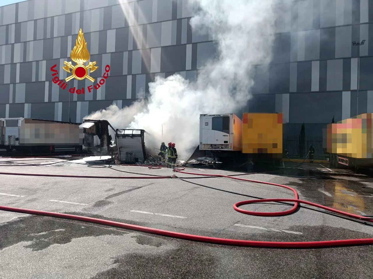 Fire Erupts in Industrial Area, Thick Smoke Visible Across Florence ...