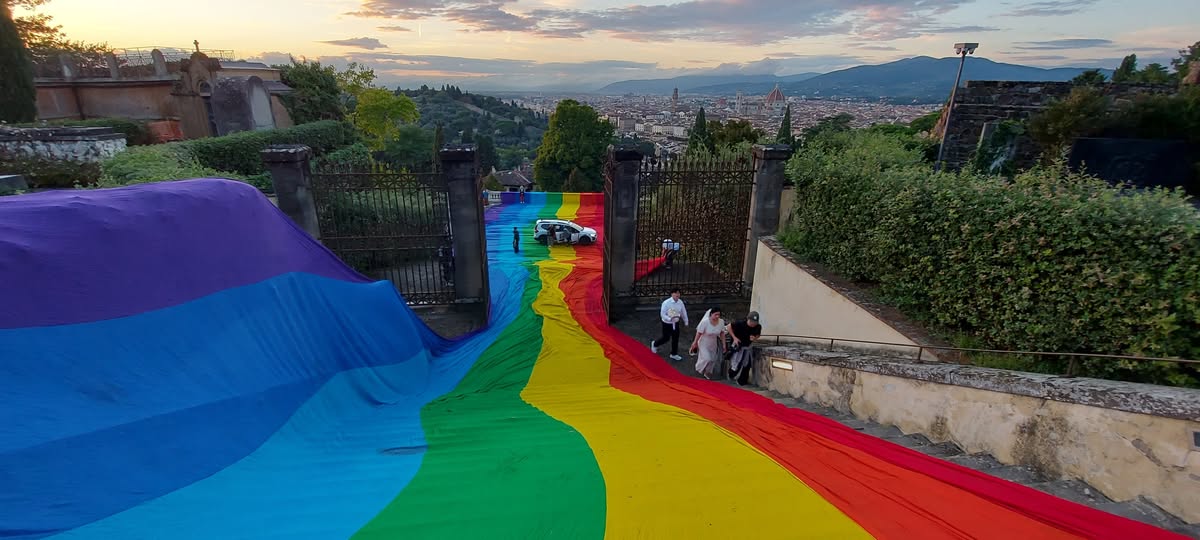 Bir kilometrelik bir gökkuşağı bayrağı: İtalya'da barış, yurtdışında gurur