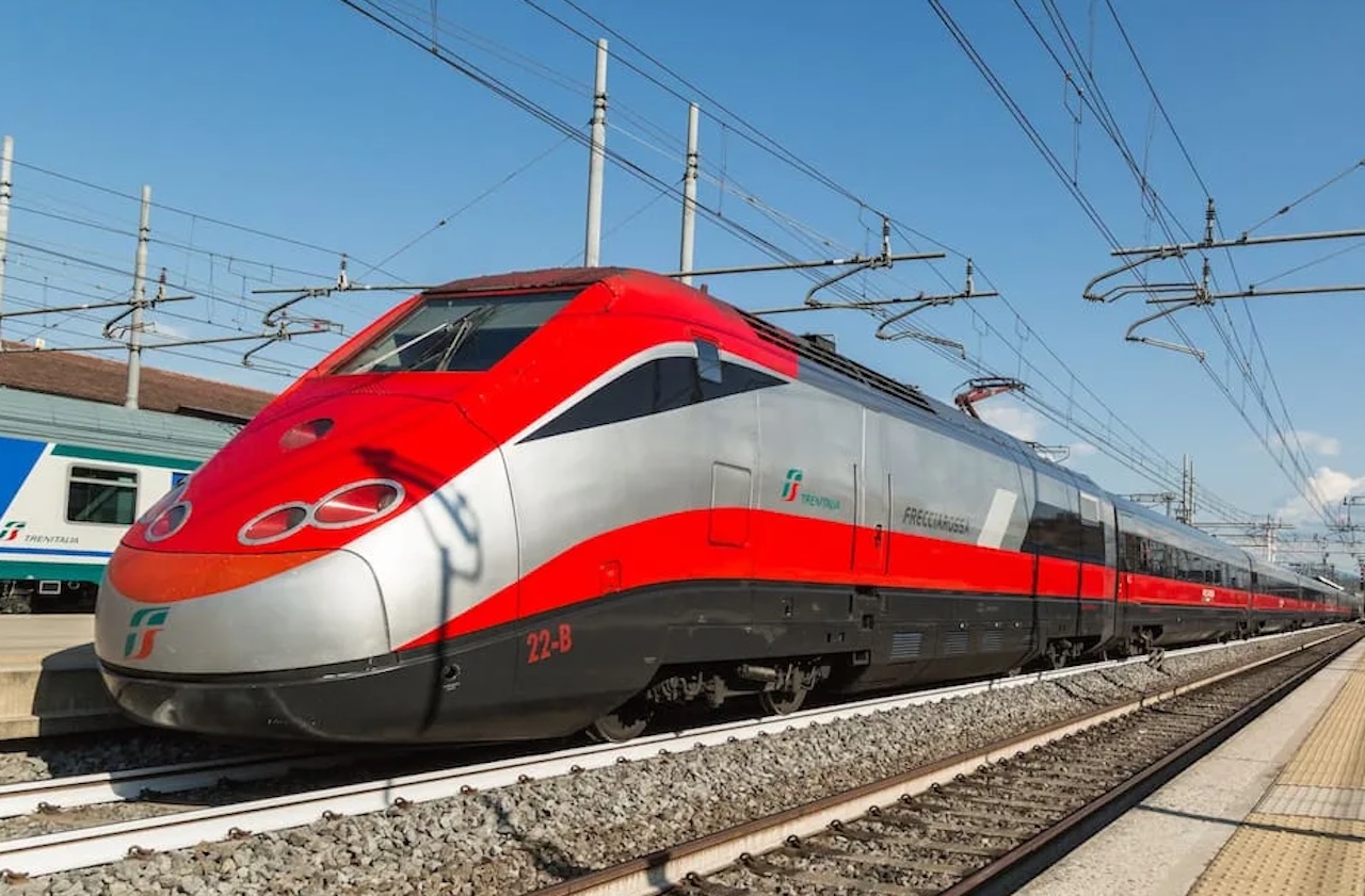 Half of Florence visitors now arrive by train, survey finds