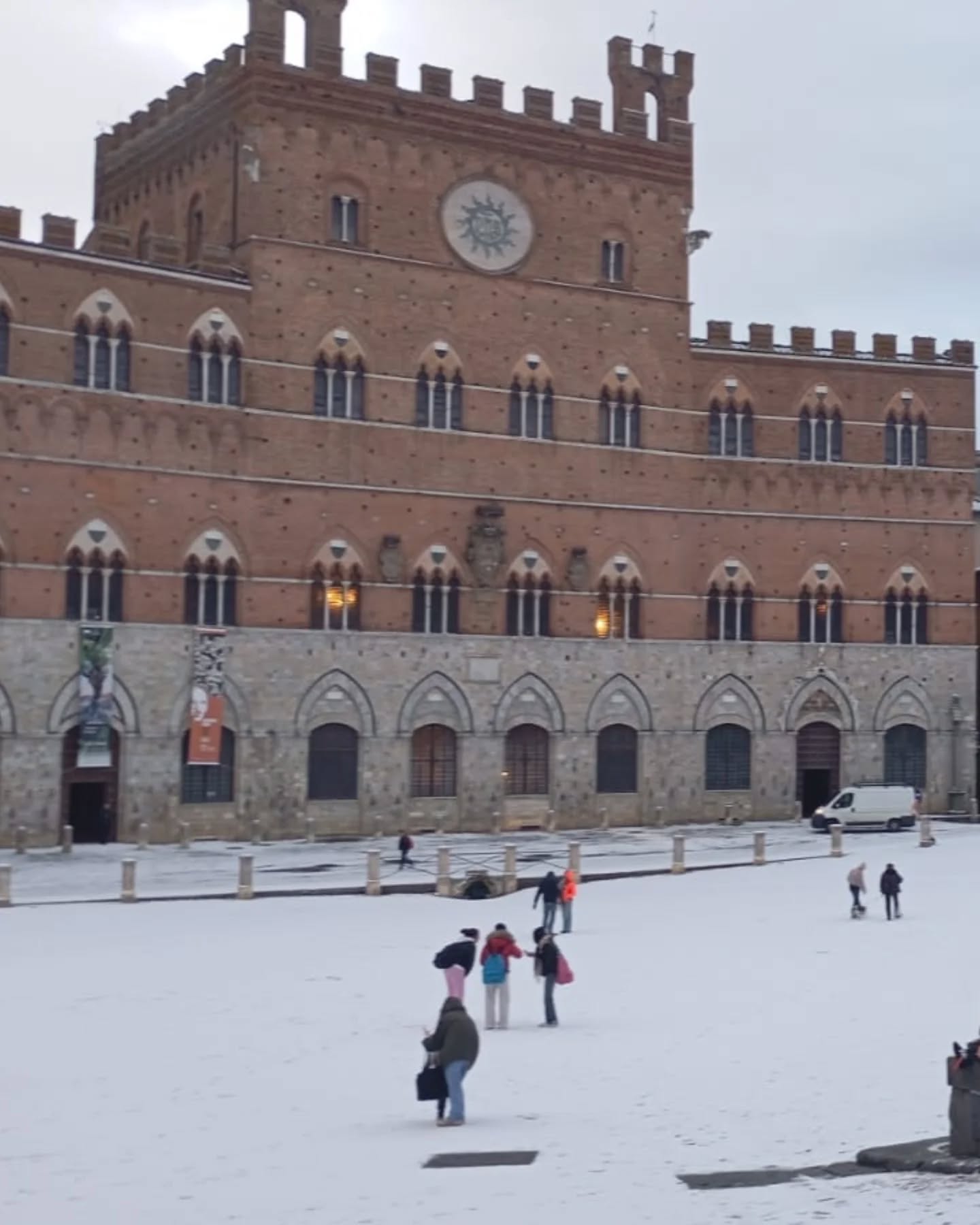Toskana genelinde sıcaklıklar düşerken Siena'da kar yağışı