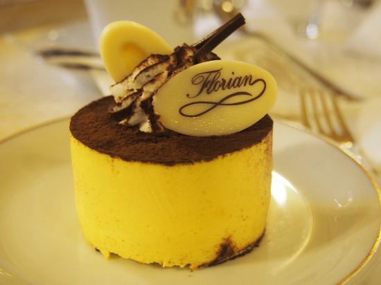 Venetian Florian Café opens contemporary show in Florence