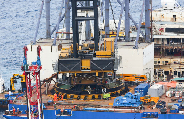 Work in progress at Giglio to complete the installation of S5, the eight of the 15 sponsons