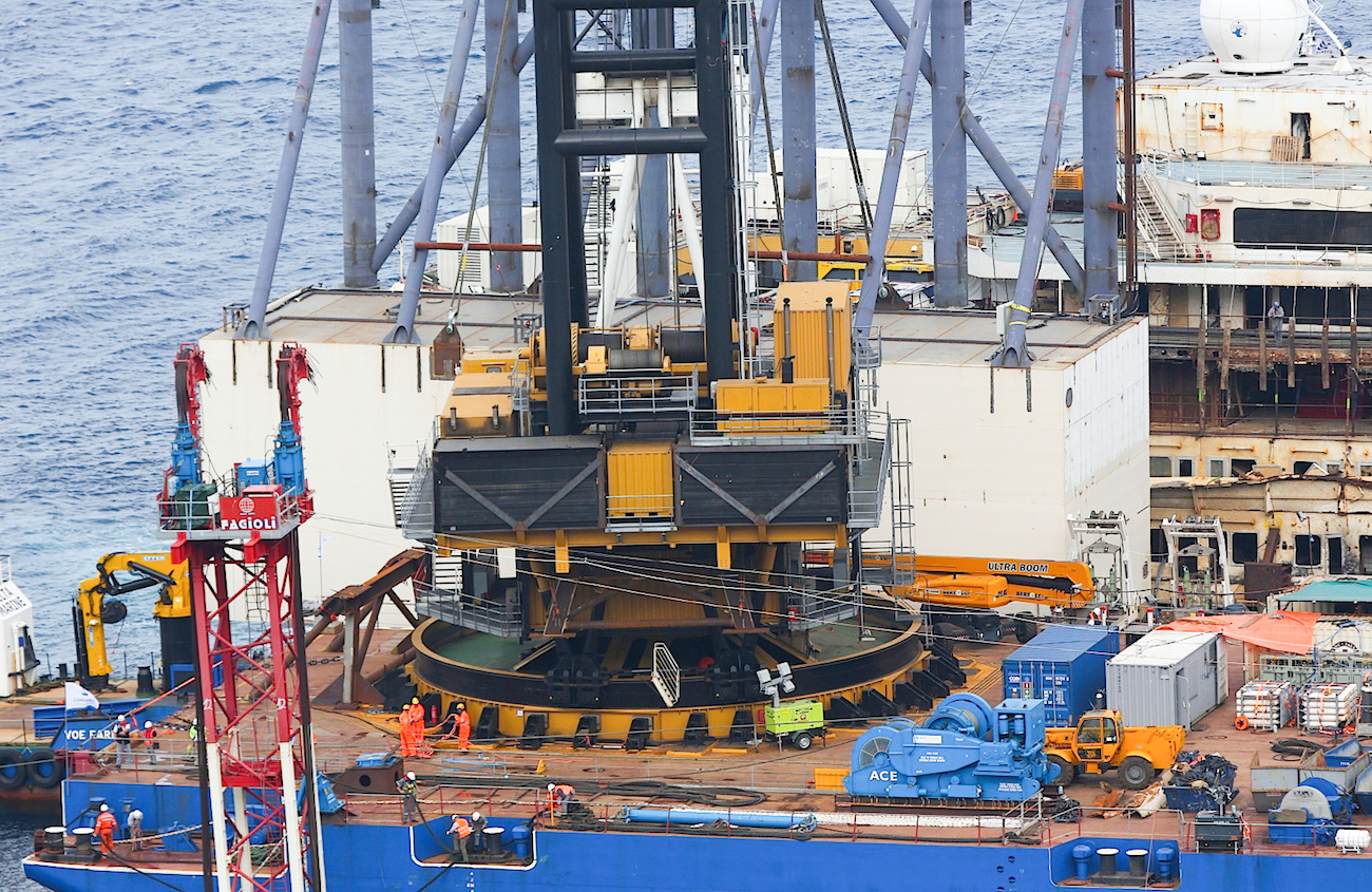 Work in progress at Giglio to complete the installation of S5, the eight of the 15 sponsons