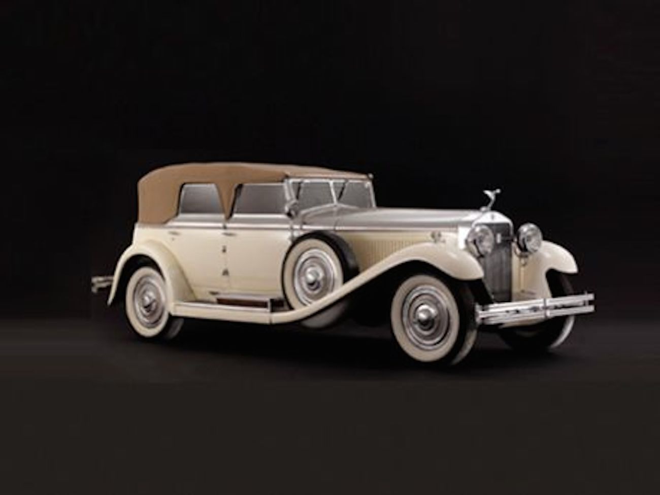 ITALIAN AUTOMOTIVE DESIGN FROM THE 50'S AND 60'S On display in the heart of the city