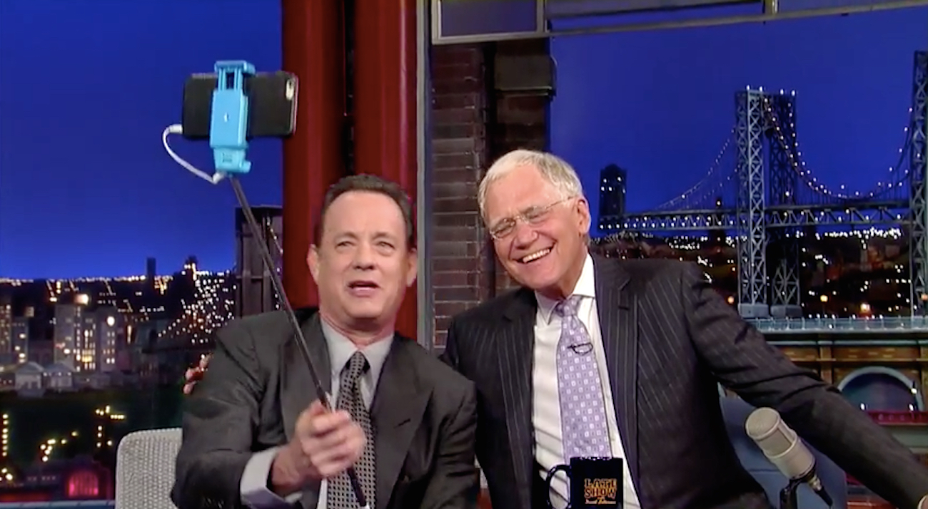 Tom Hanks & David Letterman Use The Selfie Stick