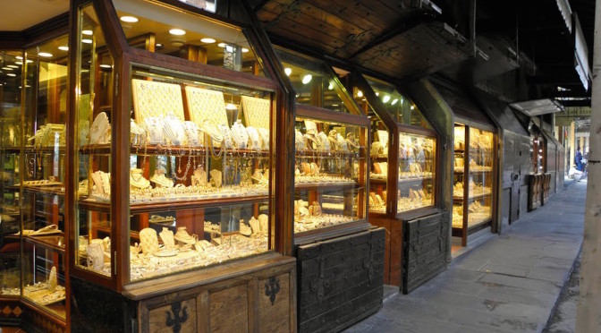 Ponte Vecchio's jewelery stores enjoys the Vogue Fashion's Night Out