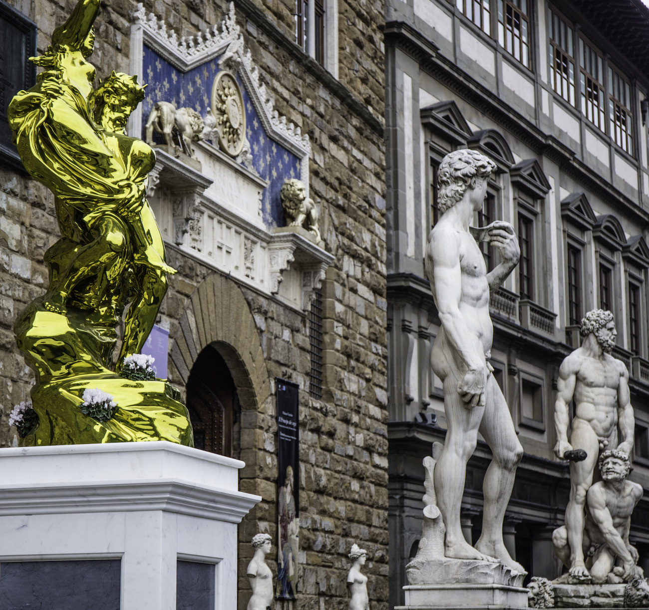 Jeff Koons takes on Florence, Italy. Palazzo Vecchio. Firenze, Italia, by Mark Hintsa (via Flickr)