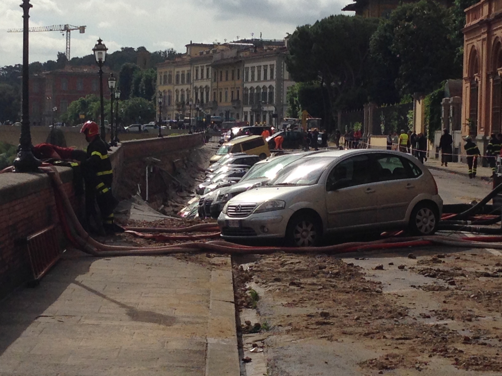 The Lungarno opposite Uffizi collapsed