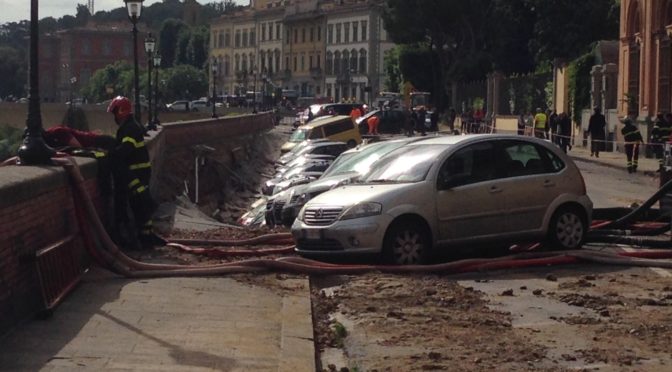 The Lungarno opposite Uffizi collapsed