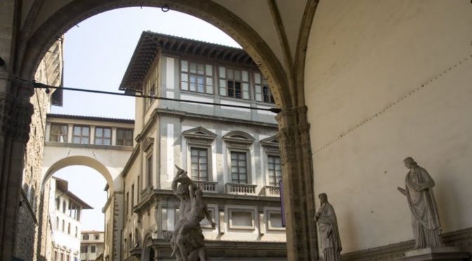 The path between Palazzo Vecchio and Uffizi