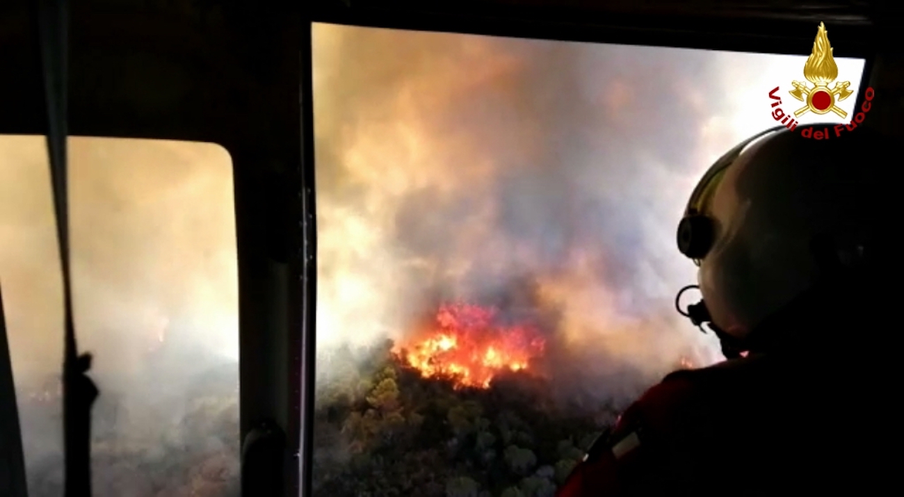 Large fire in Maremma burning 150 hectares of woodland