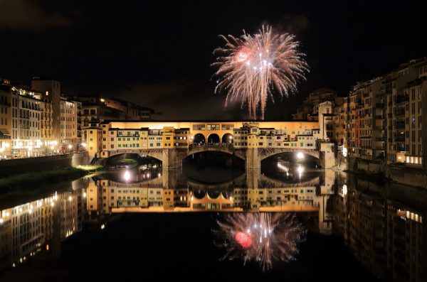 Fireworks_over_Ponte_Vecchio