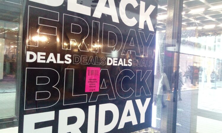 Nationwide Strike Disrupts Public Services in Italy on Black Friday 2024