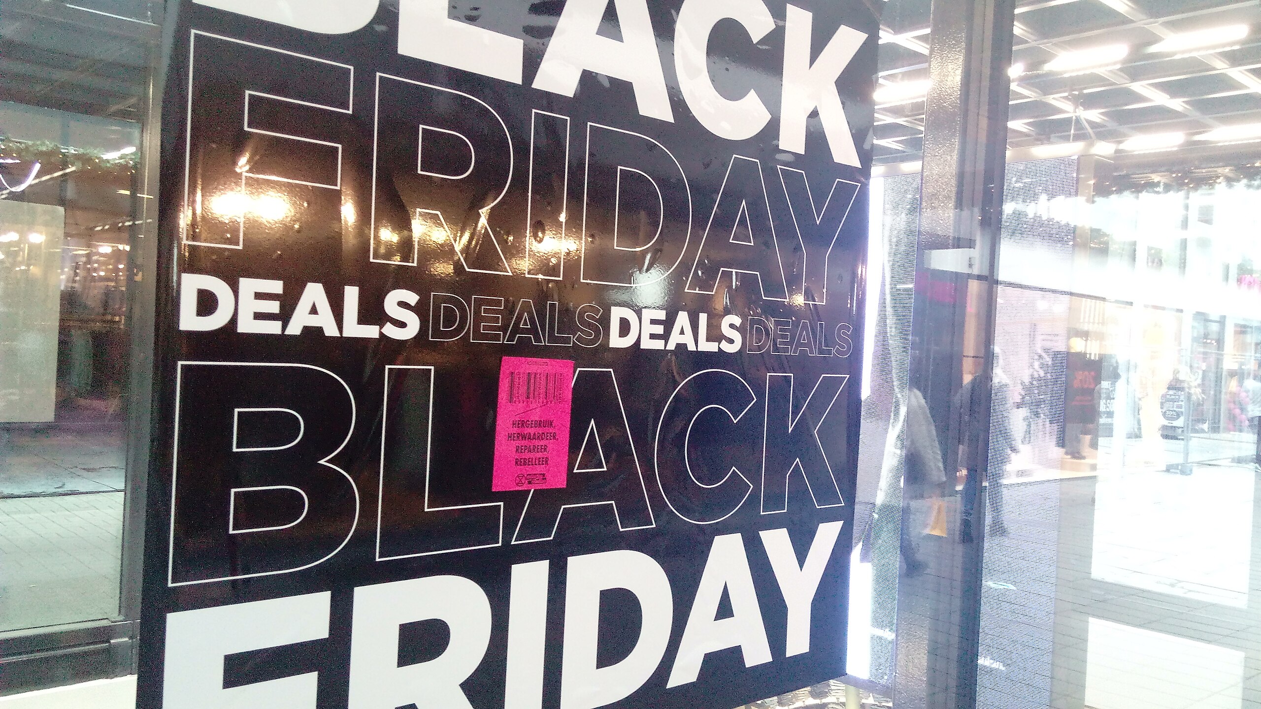 Kara Cuma'da İtalya'da Ülke Çapındaki Grev Kamu Hizmetlerini aksattı