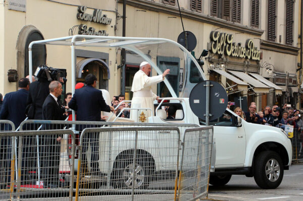 Pope Francis in Florence, 2015 (sorse: Sailko, Wikipedia)
