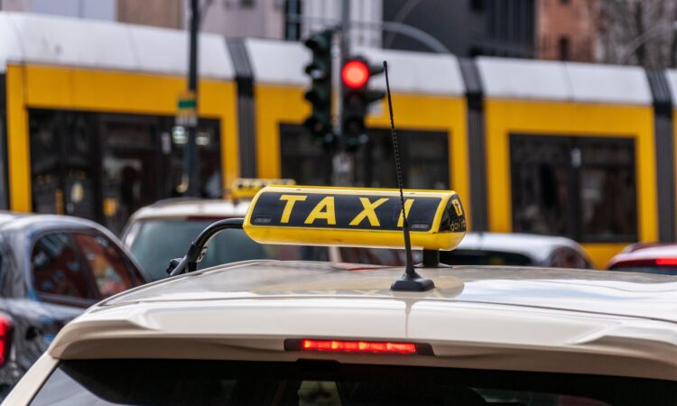 Taxis Missing at Florence’s Main Station: Days of Delays and Rising Frustration