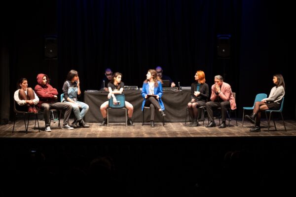 Inf(R)anti, lo spettacolo che racconta la malattia tra ombre e luce