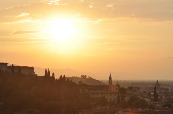 Summer Comes Early: Sunny and Hot Week Ahead in Tuscany