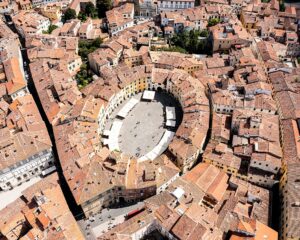 The city of Lucca has officially introduced the Lucca Visit Card