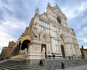 Climbers on Santa Croce: Security Concerns Rise After Risky Video Goes Viral