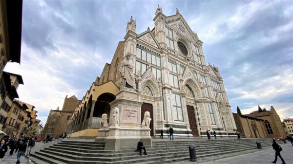 Climbers on Santa Croce: Security Concerns Rise After Risky Video Goes Viral