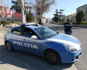 An American tourist was assaulted and injured during a violent robbery attempt in Florence