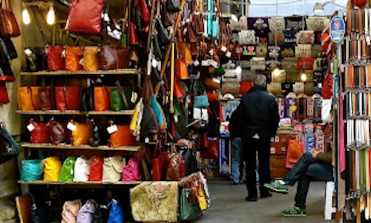 Street Vendors to Move to Cascine Park: Florence Launches Pilot Plan for Urban Decorum and Safety