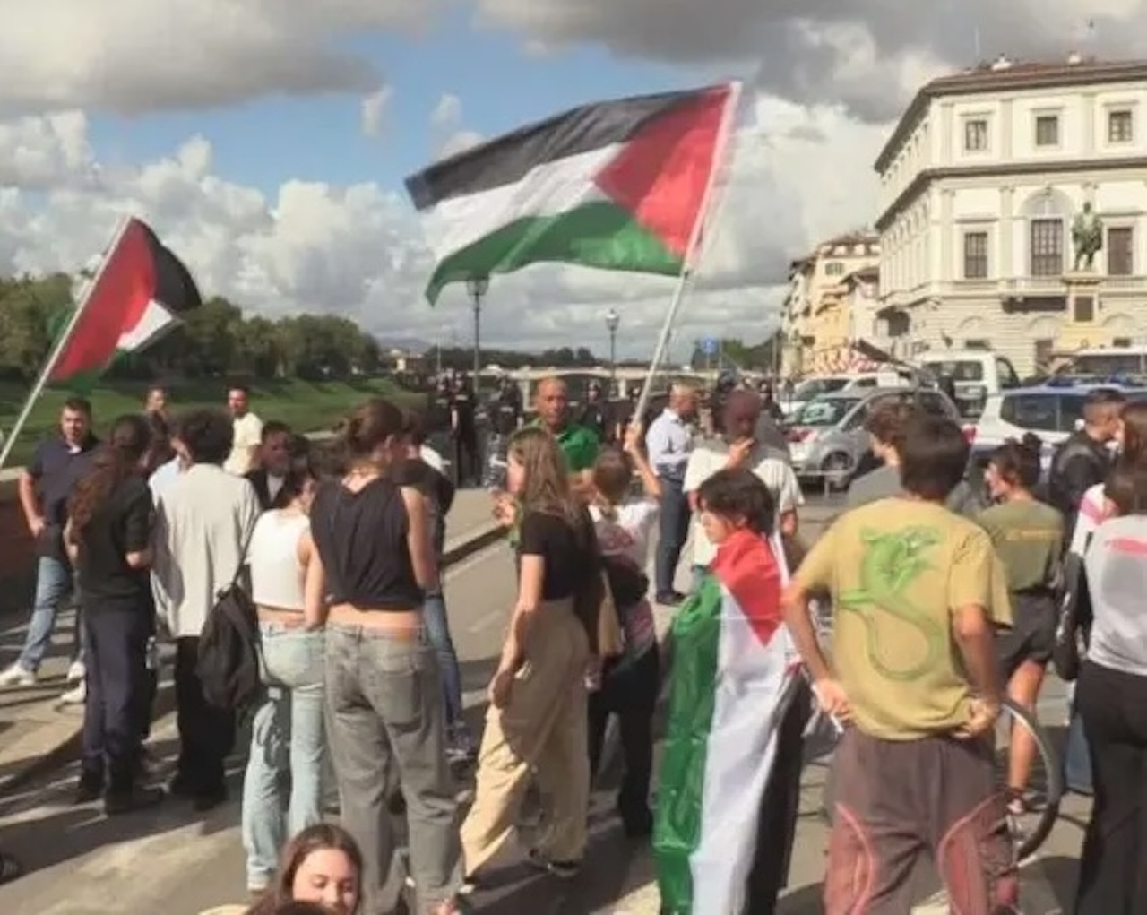 Students rally for Palestine exterior U.S. Consulate in Florence