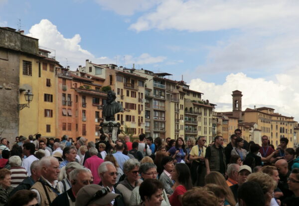Crowding on Ponte Vecchio