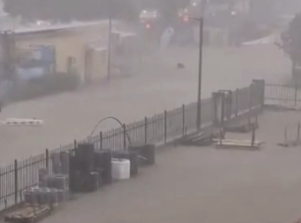 Elba Island Storm Portoferraio'ya sel getiriyor