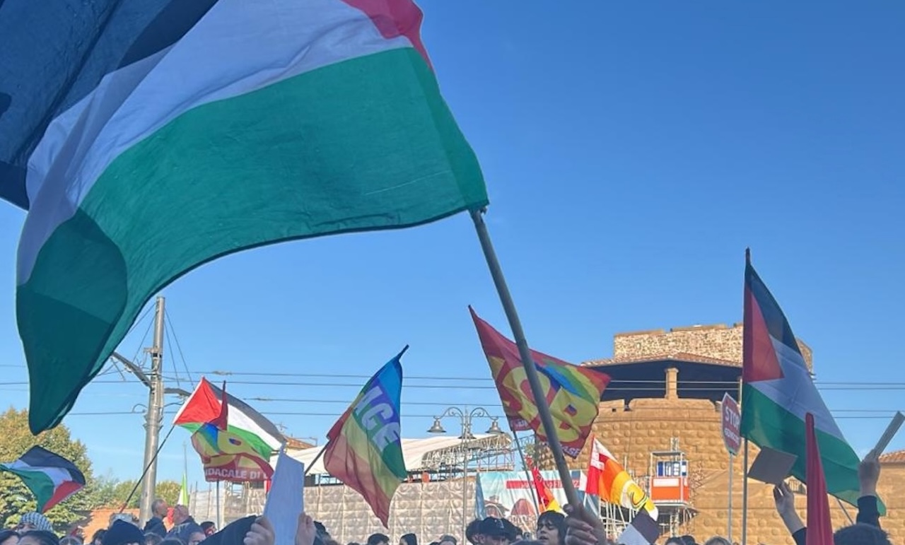 İtalya, Pilestinli Greve katılırken Floransa'da binlerce Mart