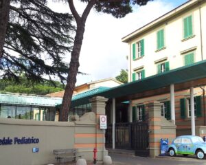 Baby from Gaza saved at Meyer Hospital after removal of two-kilo tumor