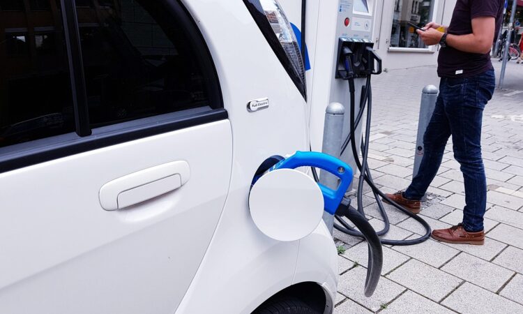 Pisa Researchers Help Boost Electric Car Range with Silicon-Based Batteries
