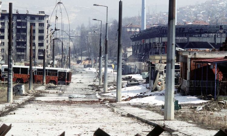 Overall view of downtown Grbavica, a neighbourhood in Sarajevo (1996)