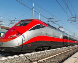 Half of Florence visitors now arrive by train, survey finds