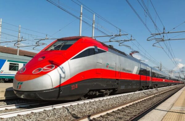 Half of Florence visitors now arrive by train, survey finds