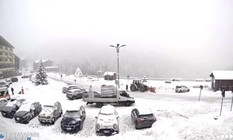 Abetone hit by heavy snowfall, nearly half a metre of snow recorded