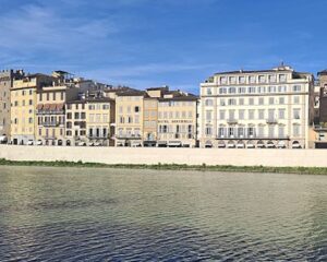 Arno white riverbank walls spark debate after the black cube controversy