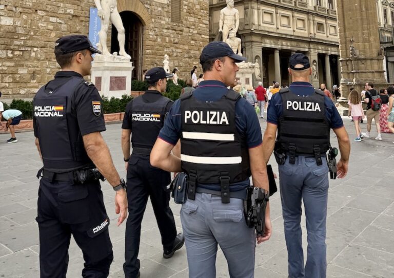 Spanish police officers join patrols in central Florence