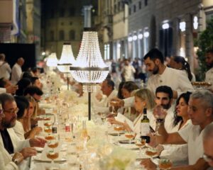 A 250-metre dinner table transforms Florence’s Via Tornabuoni for one night
