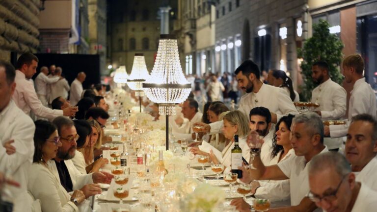 A 250-metre dinner table transforms Florence’s Via Tornabuoni for one night