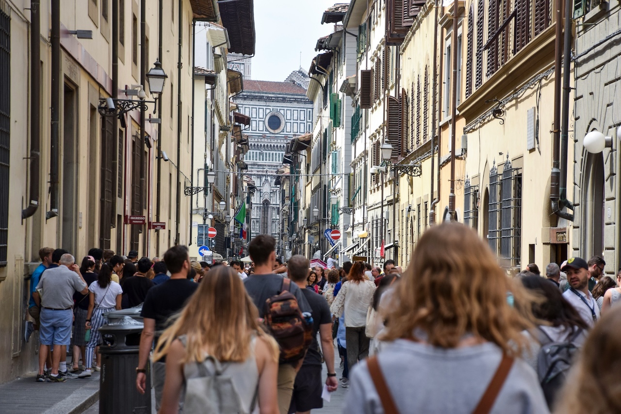 Turistas expressam preocupação com batedores de carteira e golpes em Florença
