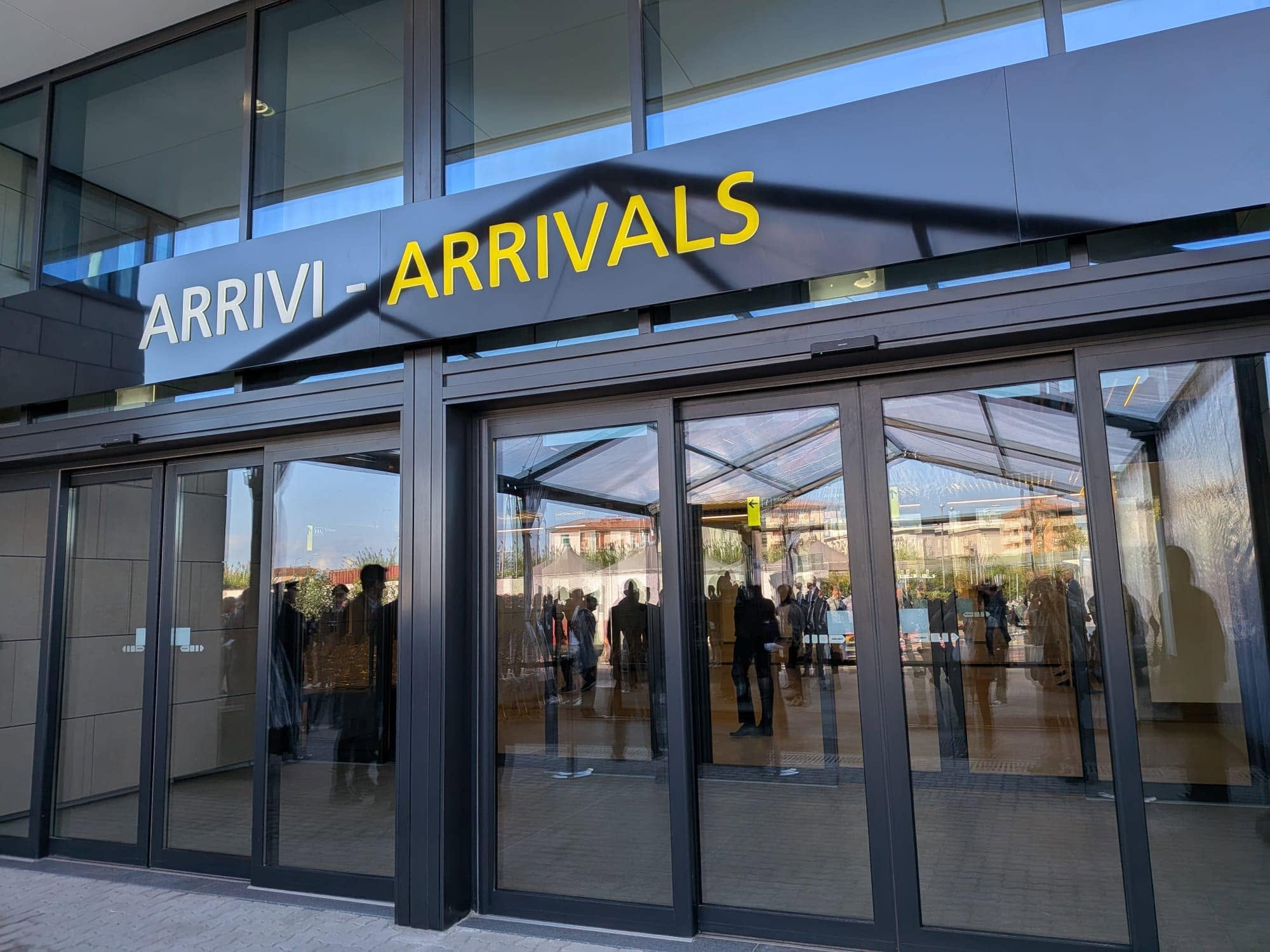Aeroporto de Pisa abre novo terminal de desembarque como parte do plano de expansão de € 80 milhões