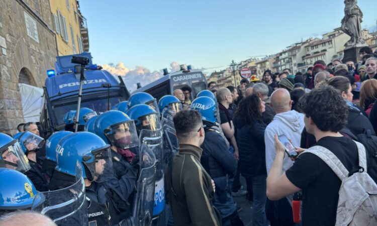 Protests in Florence: Tensions and Clashes with Police in the City Centre