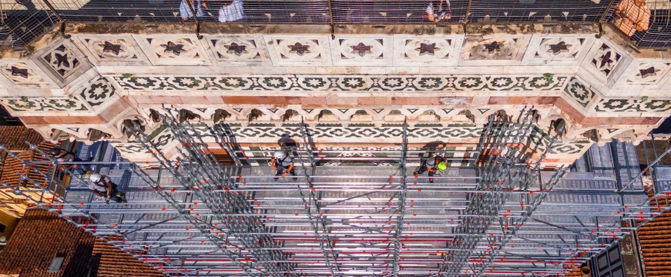 Começam as obras de restauração do Campanário de Giotto em Florença, com 86 metros de andaimes concluídos