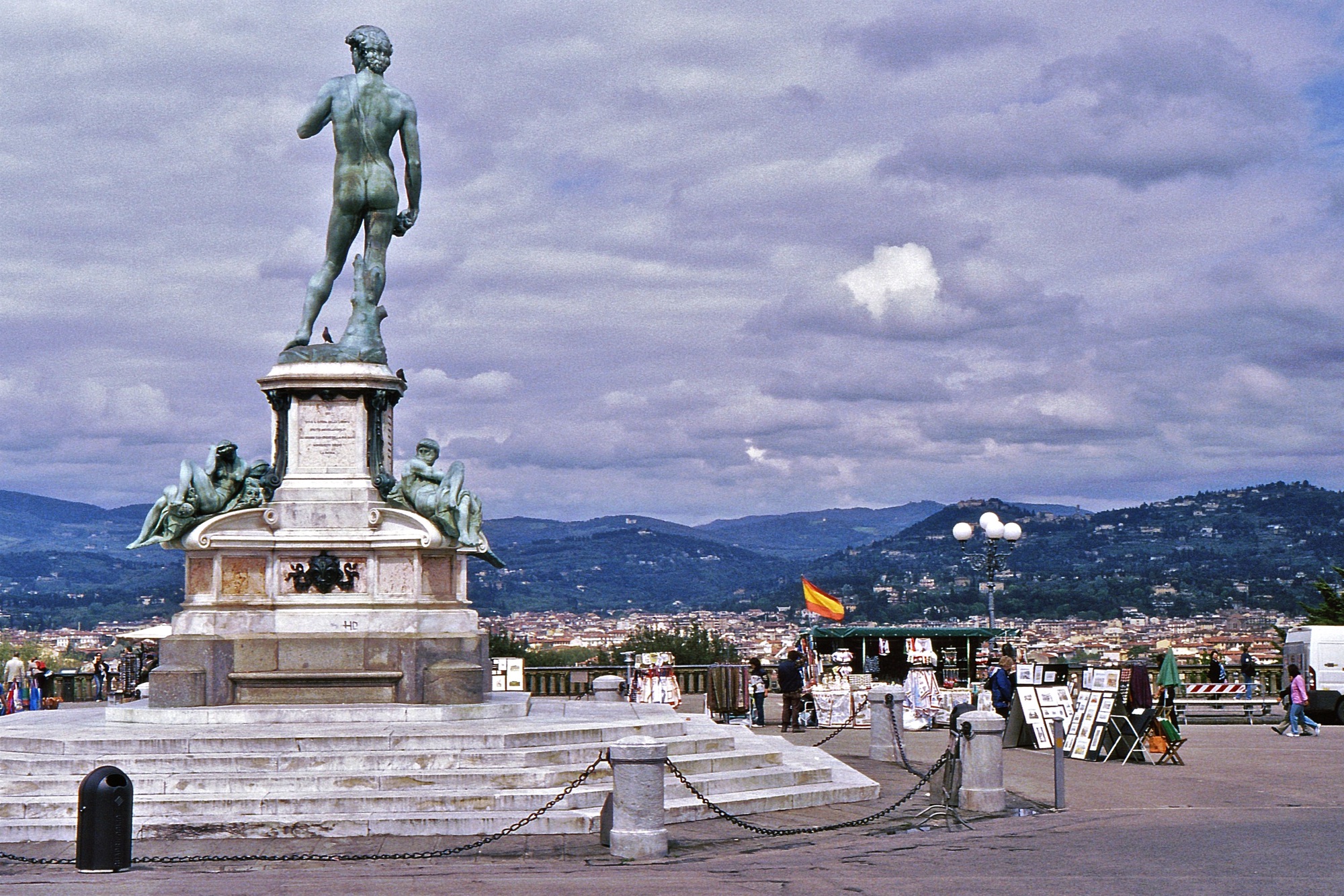 Cilindro de gás encontrado sob a réplica de David no Fórum de Michelangelo foi declarado inofensivo